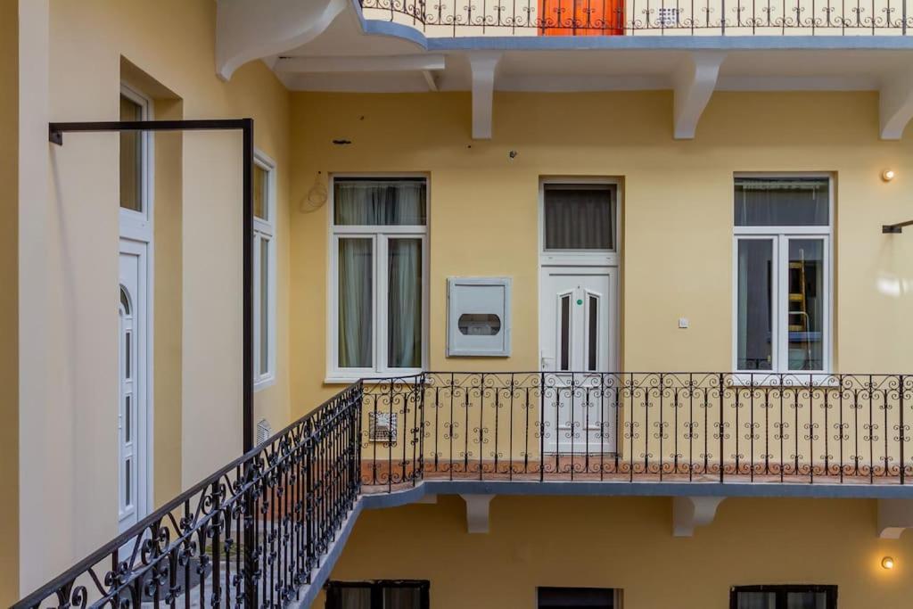 Apartmento Albero Di Acacia By Nw Budapest Bagian luar foto